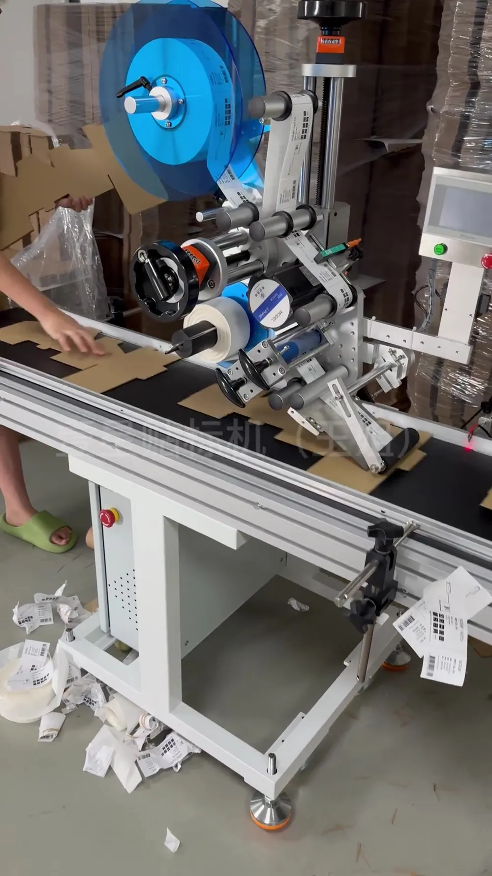Automatic Card-Dispensing Labeling Machine — Similar configuration — factory demo still
