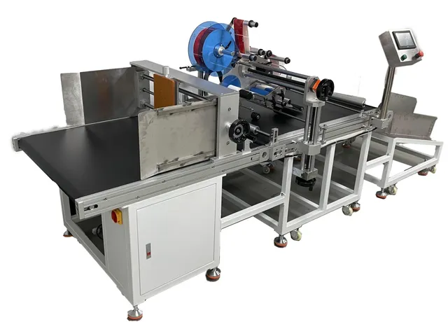 Automatic Flat Carton Labeling Machine — Automatic flat carton labeling machine with card dispenser at the infeed