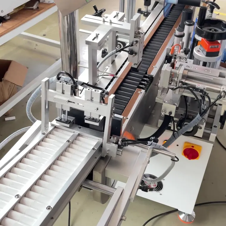 Automatic Positioning Round Bottle Labeling Machine — Similar configuration — factory demo still