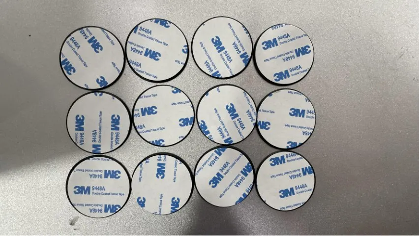 Automatic Lifting-Platform Flat Labeling Machine — Round silicone pads with die-cut 3M double-sided adhesive applied