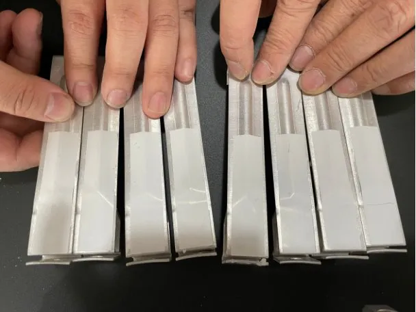 Automatic Side Labeling Machine — Slim boxes with side labels
