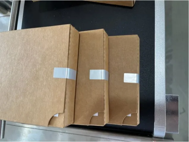 Automatic Corner Seal Labeling Machine — Kraft boxes with clear corner seal labels