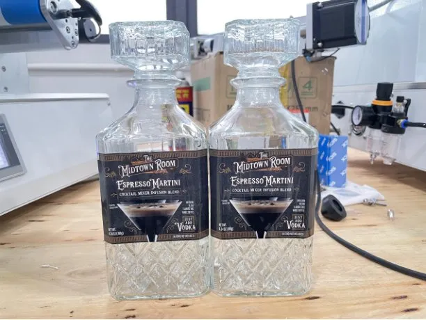 Semi-Automatic Rotary Multi-Face Labeling Machine — Square glass decanters with labels