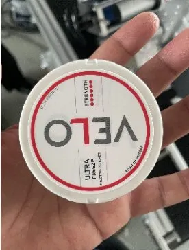 Automatic Flat Top-Surface Labeling Machine — Round tin lid with a top label